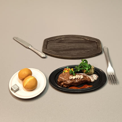 Kenelephant Miniature Hot Plate Steak Dinner – Dollhouse / Barbie Kitchen (Pre-Owned)