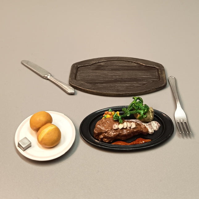 Kenelephant Miniature Hot Plate Steak Dinner – Dollhouse / Barbie Kitchen (Pre-Owned)