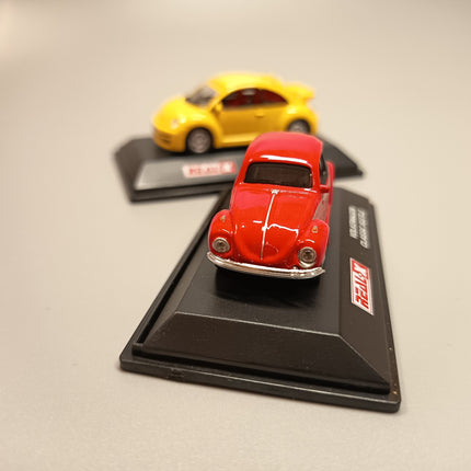 1/72 Real X Volkswagen New & Classic Beetle – Diecast Model w Stand (Pre-Owned)