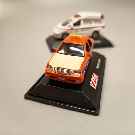 1/72 Real X Toyota Estima MPV & Crown Japan Taxi – Diecast Model w Stand (Pre-Owned)