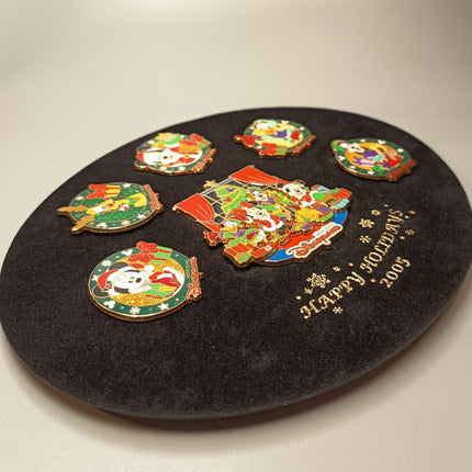 Disney Christmas Holiday Pin Set of 6 – HKDL 2005 LE 2500 (Pre-Owned)
