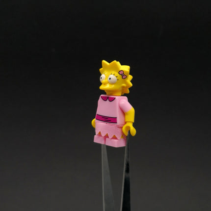 LEGO The Simpsons Lisa Minifig – Pink Outfit Figure No Stand sim030 (Pre-Owned)