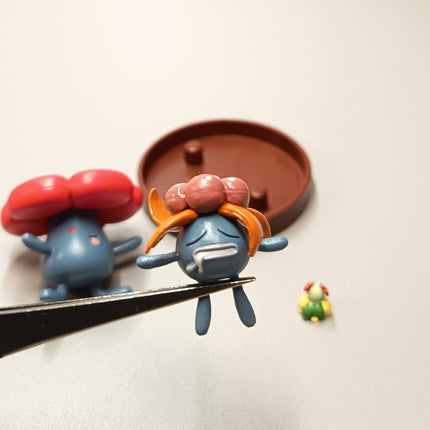Pokemon 1/40 Zukan Vileplume Gloom Bellossom – Mini Figure (TOMY Japan, Pre-Owned)