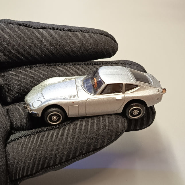 1/64 Konami Toyota 2000GT Silver – Diecast Model w Stand MF10 (1967, Pre-Owned)