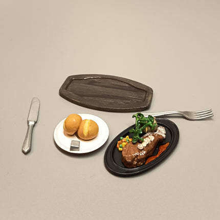Kenelephant Miniature Hot Plate Steak Dinner – Dollhouse / Barbie Kitchen (Pre-Owned)
