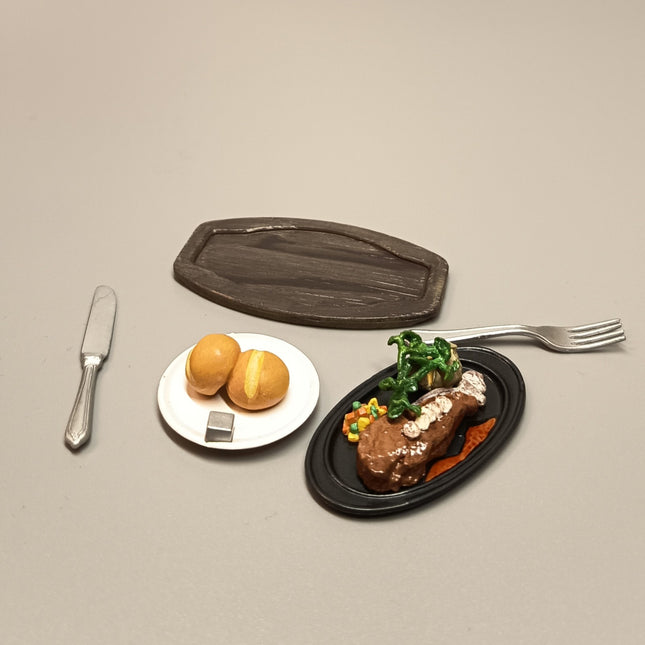 Kenelephant Miniature Hot Plate Steak Dinner – Dollhouse / Barbie Kitchen (Pre-Owned)