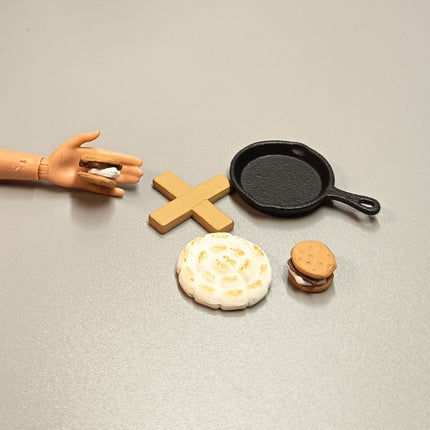 Re-Ment Making S'more Marshmallow Sandwich – Meiji Series 1:6 (Pre-Owned)