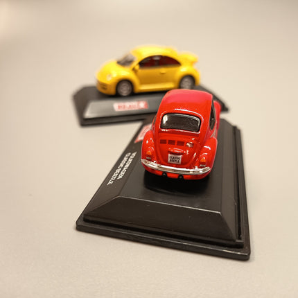 1/72 Real X Volkswagen New & Classic Beetle – Diecast Model w Stand (Pre-Owned)
