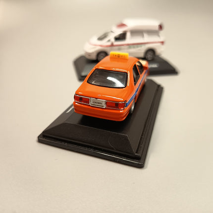 1/72 Real X Toyota Estima MPV & Crown Japan Taxi – Diecast Model w Stand (Pre-Owned)
