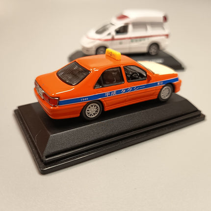 1/72 Real X Toyota Estima MPV & Crown Japan Taxi – Diecast Model w Stand (Pre-Owned)