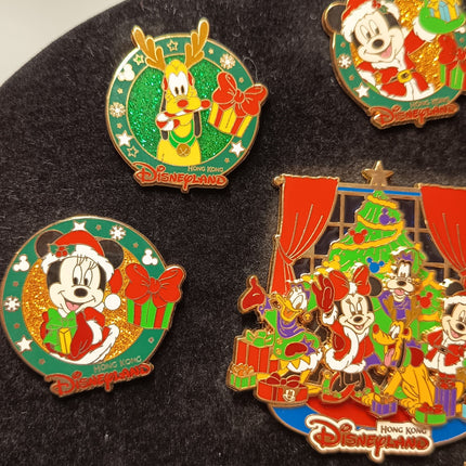 Disney Christmas Holiday Pin Set of 6 – HKDL 2005 LE 2500 (Pre-Owned)
