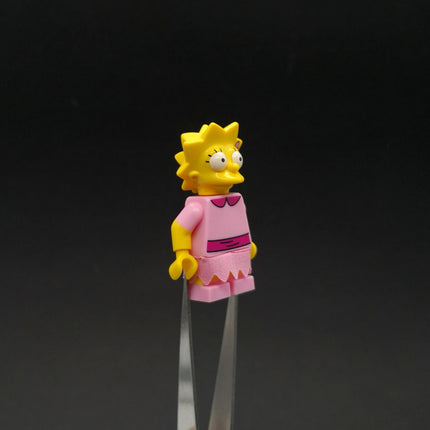 LEGO The Simpsons Lisa Minifig – Pink Outfit Figure No Stand sim030 (Pre-Owned)