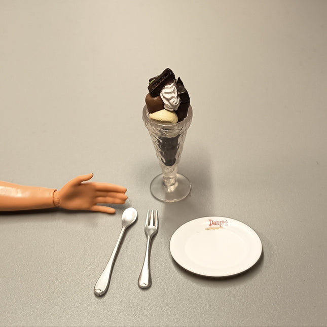 Kenelephant Denny's Chocolate Sundae – Dollhouse Ice Cream Dessert (Pre-Owned)