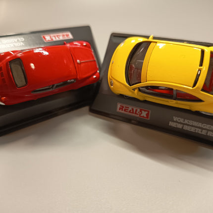 1/72 Real X Volkswagen New & Classic Beetle – Diecast Model w Stand (Pre-Owned)