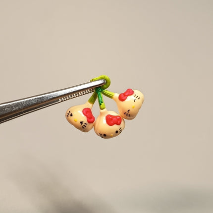Sanrio Hello Kitty as Garlic Mascot – 1" Keychain (2006) (Pre-Owned)