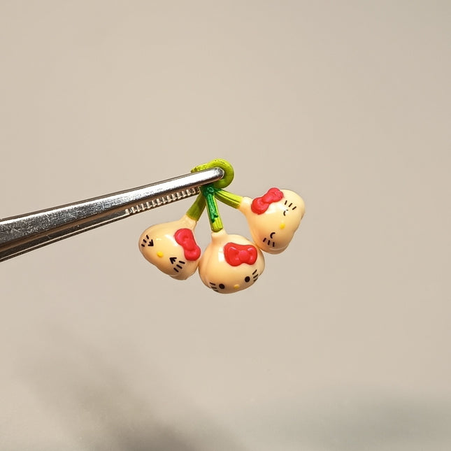 Sanrio Hello Kitty as Garlic Mascot – 1" Keychain (2006) (Pre-Owned)