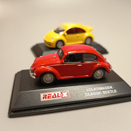 1/72 Real X Volkswagen New & Classic Beetle – Diecast Model w Stand (Pre-Owned)