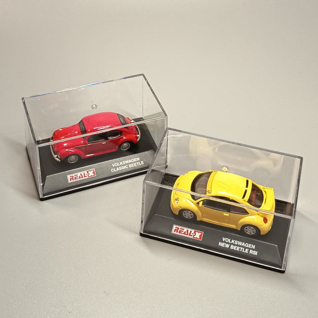 1/72 Real X Volkswagen New & Classic Beetle – Diecast Model w Stand (Pre-Owned)