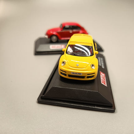 1/72 Real X Volkswagen New & Classic Beetle – Diecast Model w Stand (Pre-Owned)