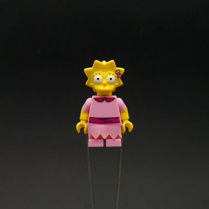 LEGO The Simpsons Lisa Minifig – Pink Outfit Figure No Stand sim030 (Pre-Owned)
