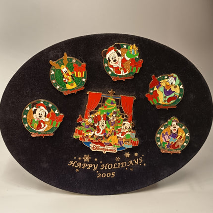 Disney Christmas Holiday Pin Set of 6 – HKDL 2005 LE 2500 (Pre-Owned)