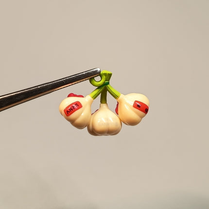 Sanrio Hello Kitty as Garlic Mascot – 1" Keychain (2006) (Pre-Owned)
