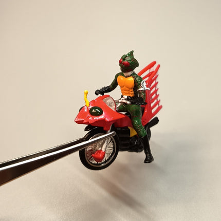 Kamen Rider Amazon & Jungler Bike 2.5" Mini Figure – HG Gashapon (Pre-Owned)