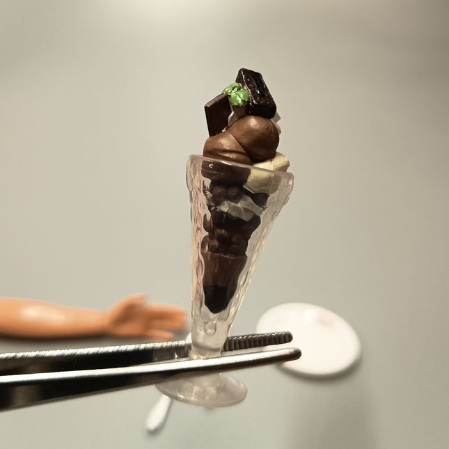 Kenelephant Denny's Chocolate Sundae – Dollhouse Ice Cream Dessert (Pre-Owned)