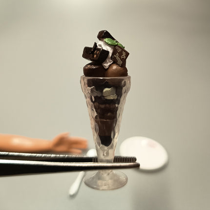 Kenelephant Denny's Chocolate Sundae – Dollhouse Ice Cream Dessert (Pre-Owned)