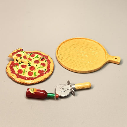 Re-Ment Miniature Pepperoni Pizza with Pan & Hot Sauce – Family Restaurant 2 Series (Pre-Owned)
