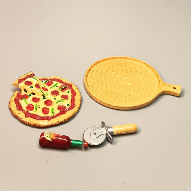 Re-Ment Miniature Pepperoni Pizza with Pan & Hot Sauce – Family Restaurant 2 Series (Pre-Owned)
