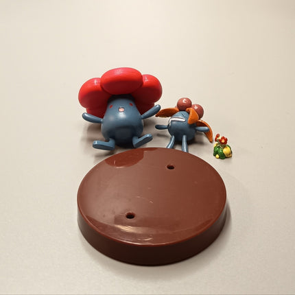 Pokemon 1/40 Zukan Vileplume Gloom Bellossom – Mini Figure (TOMY Japan, Pre-Owned)