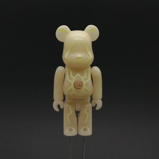Medicom Bearbrick PUSHEAD SPIDER EYE 100% be@rbrick 2003 Glow in the Dark HMV