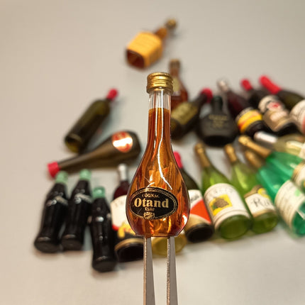1/6 Scale Wine Liquor Soda Bottle – Miniature Lot of 21 (Pre-Owned)