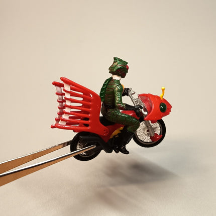 Kamen Rider Amazon & Jungler Bike 2.5" Mini Figure – HG Gashapon (Pre-Owned)