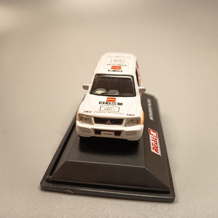 1/72 Real X Mitsubishi Pajero Rally Racer – Diecast Model w Stand & Case (Pre-Owned)