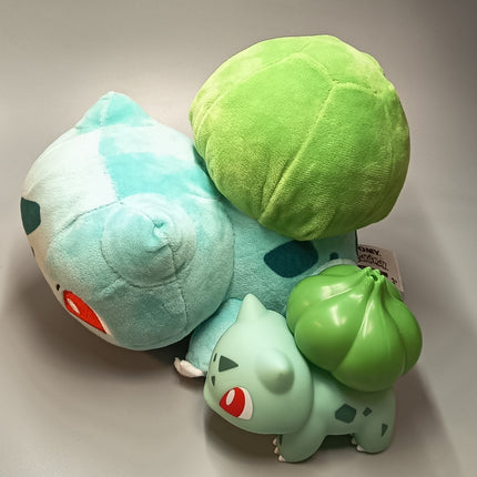TOMY Pokemon Bulbasaur 6.5" Soft Plush & Blowing Night Light 3" Figure Lot (Pre-Owned)