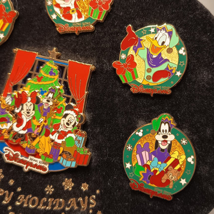 Disney Christmas Holiday Pin Set of 6 – HKDL 2005 LE 2500 (Pre-Owned)