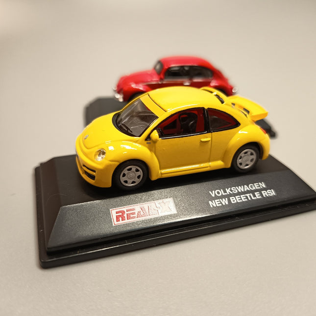 1/72 Real X Volkswagen New & Classic Beetle – Diecast Model w Stand (Pre-Owned)