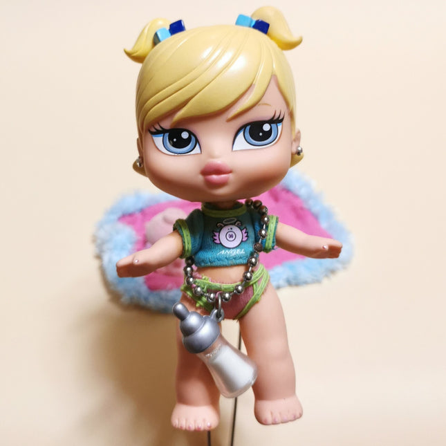 Bratz Baby Cloe & Pet Pig Angel – 2004 Fashion Doll (Pre-Owned)