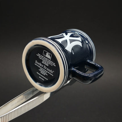 New York Yankees MLB Sculpted Shot Glass – 2" Mini Mug (2013, Pre-Owned)