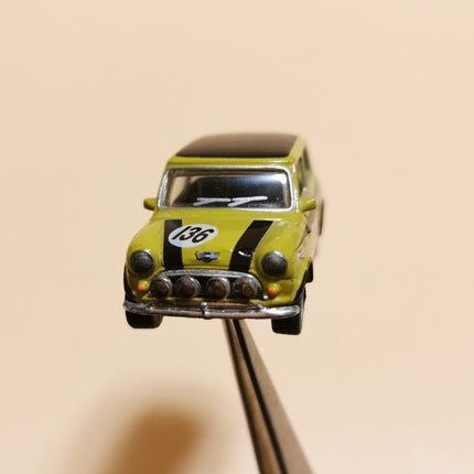 Hongwell 1/72 Olive Brixtax Mini Cooper – Diecast Car (Pre-Owned)