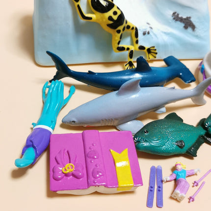 Wonder World Sharks Fish Ski Slope – Aquarium Figure Lot (Kenner, Pre-Owned)