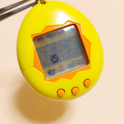 Bandai 1997 Tamagotchi Original Yellow Shell Wizkids English (Tested, Pre-Owned)