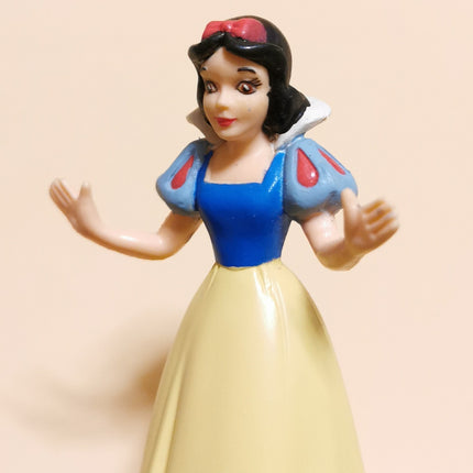 Mattel Disney Snow White 3" Mini Figure – 1993 Cake Topper (Pre-Owned)