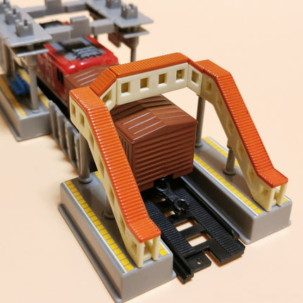 Miniature Painted Train Station Platform – N Scale Epoch (2006, Pre-Owned)