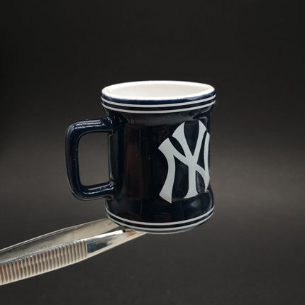 New York Yankees MLB Sculpted Shot Glass – 2" Mini Mug (2013, Pre-Owned)