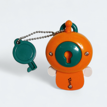 Anpanman Dokinchan Lock & Key – 2" Keychain (Bandai, Pre-Owned)