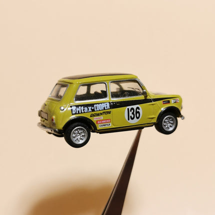 Hongwell 1/72 Olive Brixtax Mini Cooper – Diecast Car (Pre-Owned)