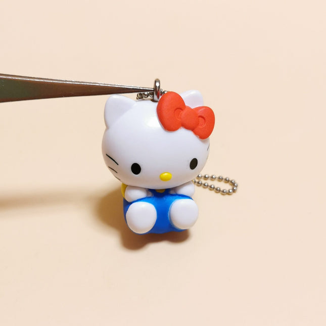 Sanrio Hello Kitty Sitting – 1.25" Manmaru Keychain (2023, Pre-Owned)
